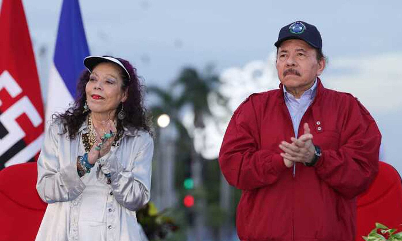 Nikaraguako presidenteorde Rosario Murillo eta Daniel Ortega presidentea, Managuan, artxiboko argazki batean. CESAR PEREZ / EFE.