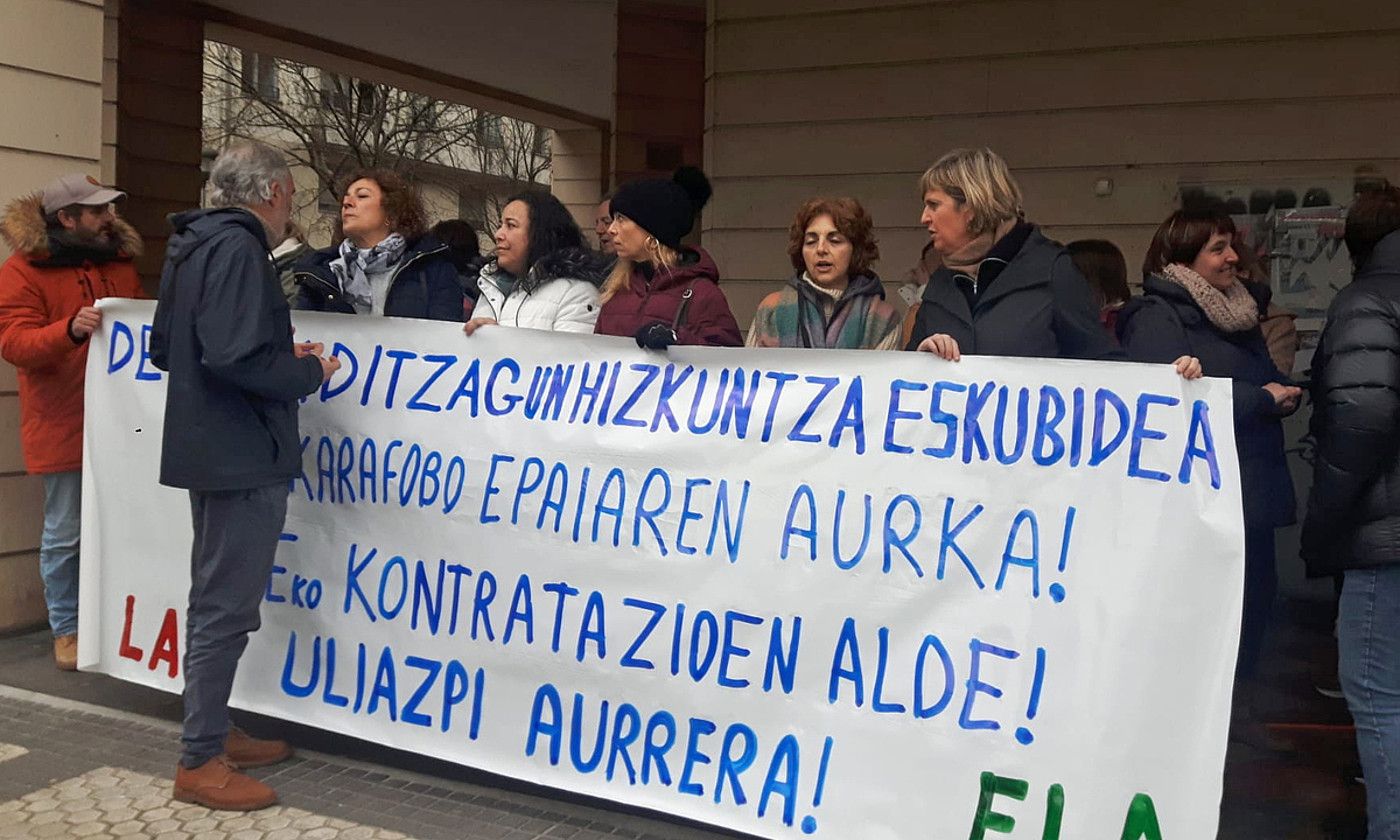 Protesta. Uliazpiko langileek elkarretaratzea egin dute. BERRIA.