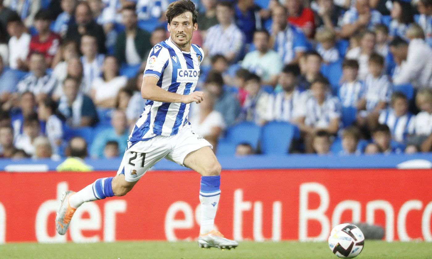 David Silva baloiarekin, sasoi honetako partida batean. JUAN HERRERO / EFE. David Silva baloiarekin, sasoi honetako partida batean. JUAN HERRERO / EFE.