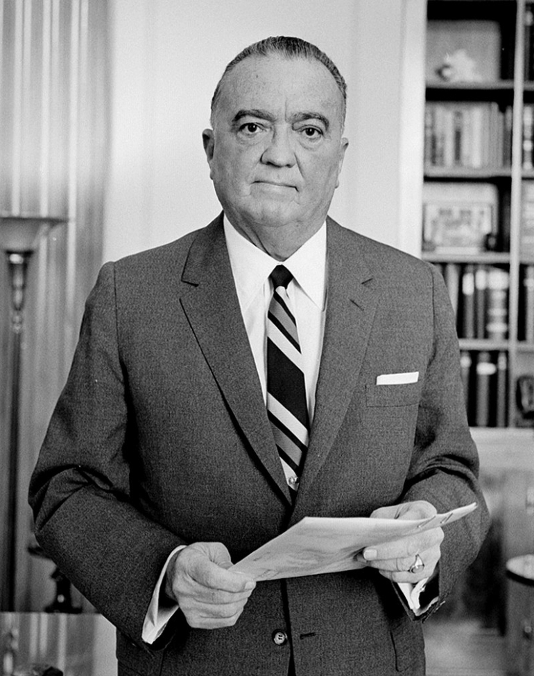 J. Edgar Hoover FBIko zuzendaria Bigarren Mundu Gerraren garaian J. Edgar Hoover FBIko zuzendaria Bigarren Mundu Gerraren garaian