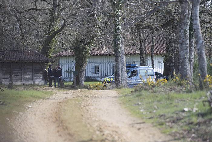 Naparraren gorpua bilatzen aritu ziren 2017ko apirilean Landetan (Okzitania), baina ez zuten aurkitu. CAROLINE BLUMBERG / EFE