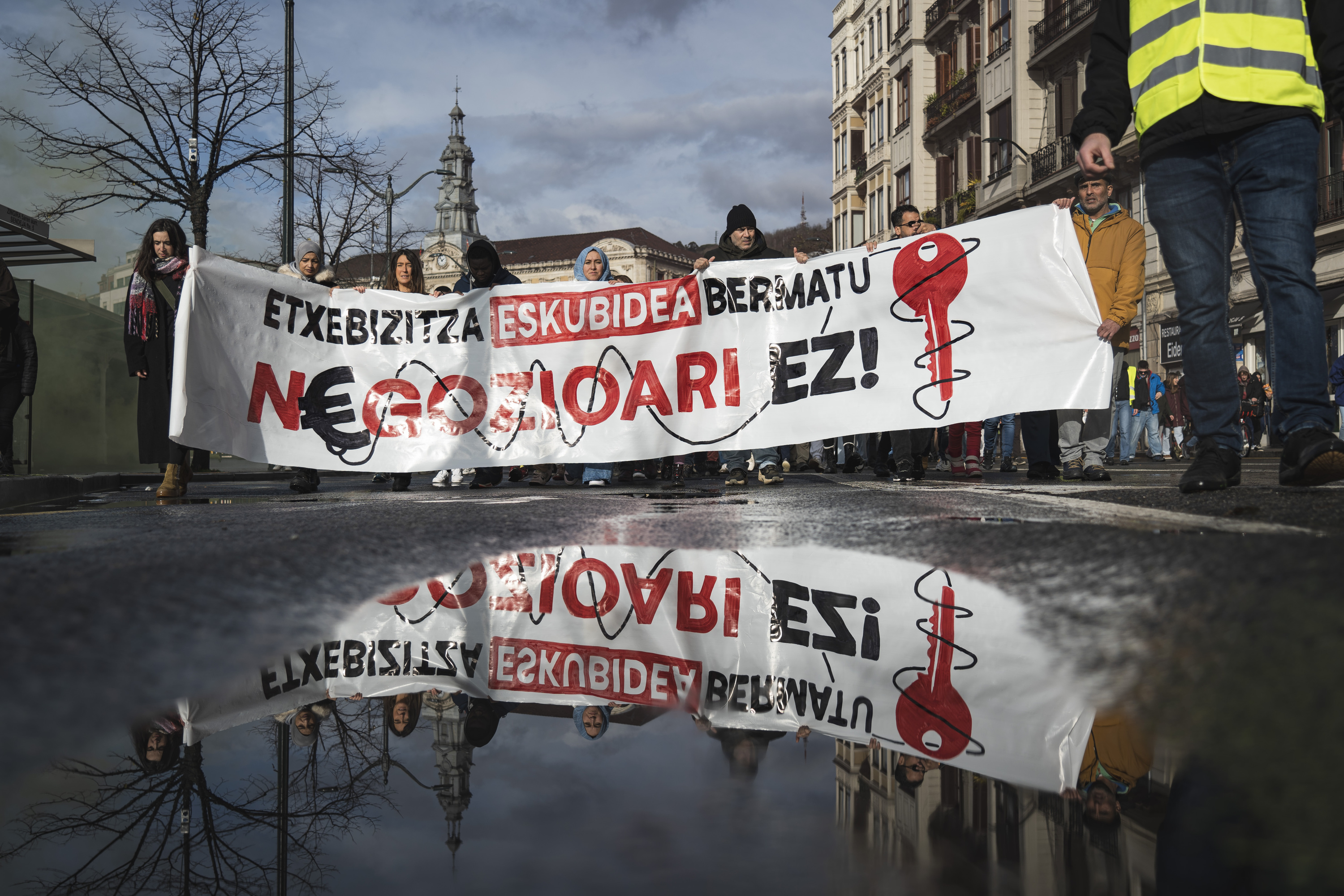 Etxebizitza sindikatuek deituta joan zen abenduan Bilbon egindako manifestazioa. ARITZ LOIOLA / FOKU