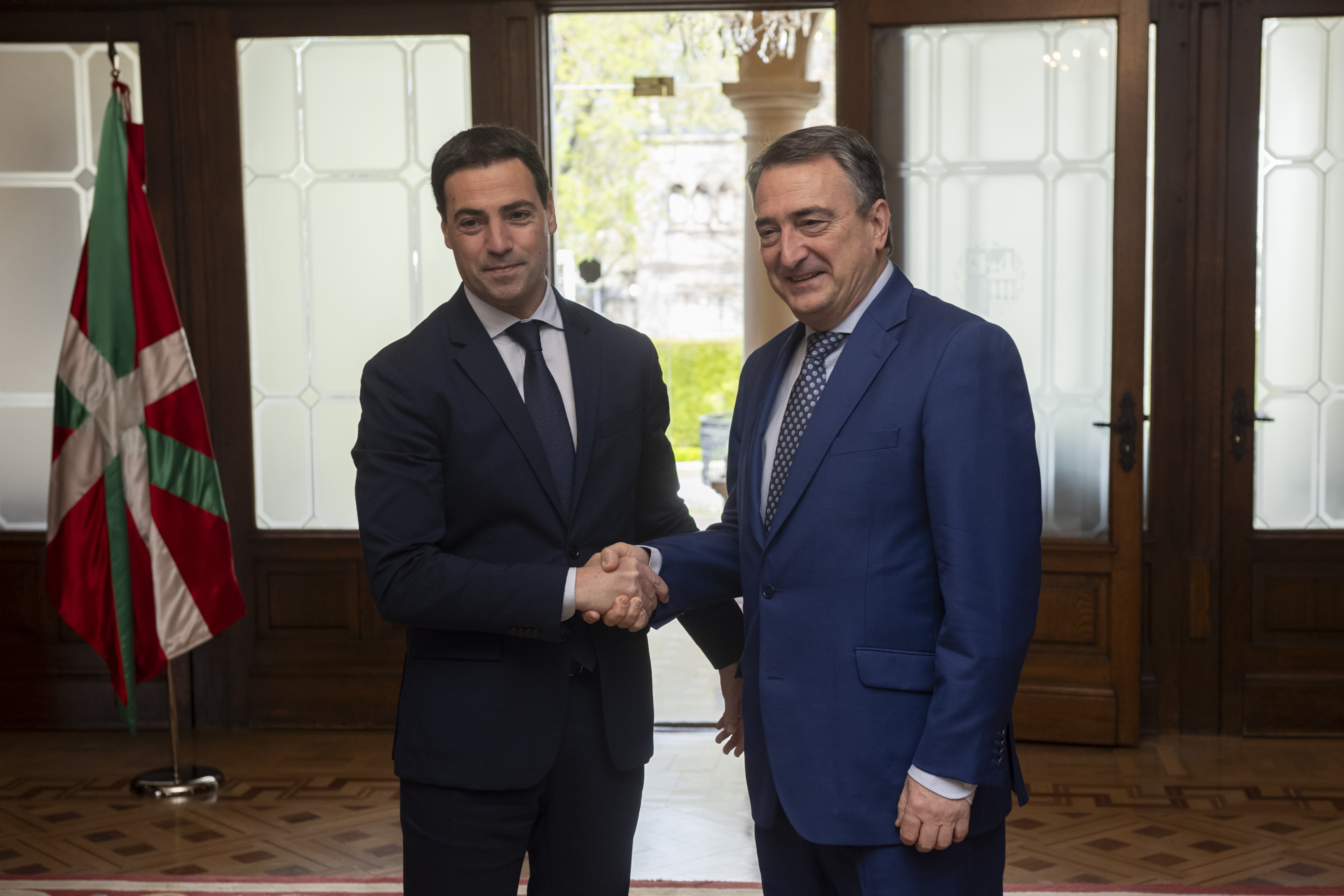 Pradales eta Esteban Ajuriaenean, gaur. EAJ