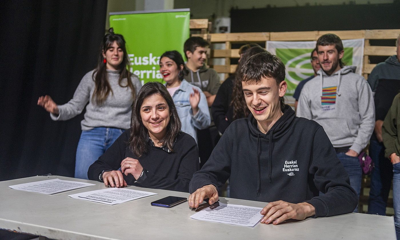 Gasteizko Hala Bedin egin zuen agerraldia Euskal Herrian Euskaraz-ek, atzo. JAIZKI FONTANEDA / FOKU. Gasteizko Hala Bedin egin zuen agerraldia Euskal Herrian Euskaraz-ek, atzo. JAIZKI FONTANEDA / FOKU.