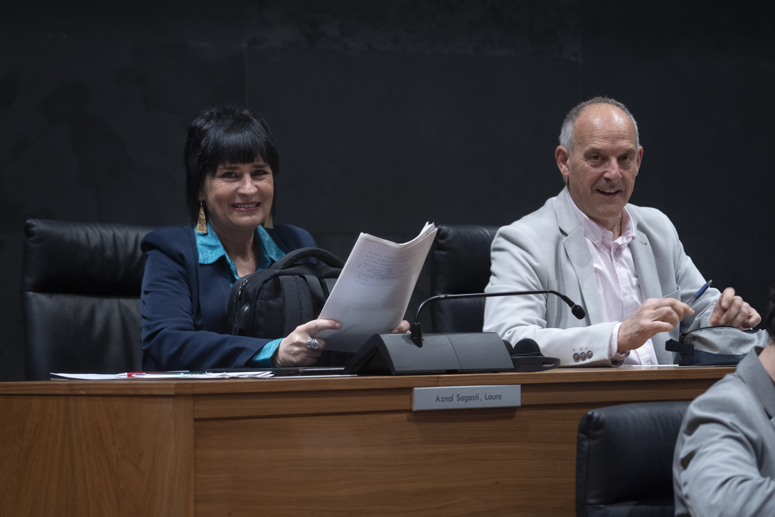 Laura Aznal eleduna eta Adolfo Araiz, parlamentuan, artxiboko irudi batean. IÑIGO URIZ / FOKU