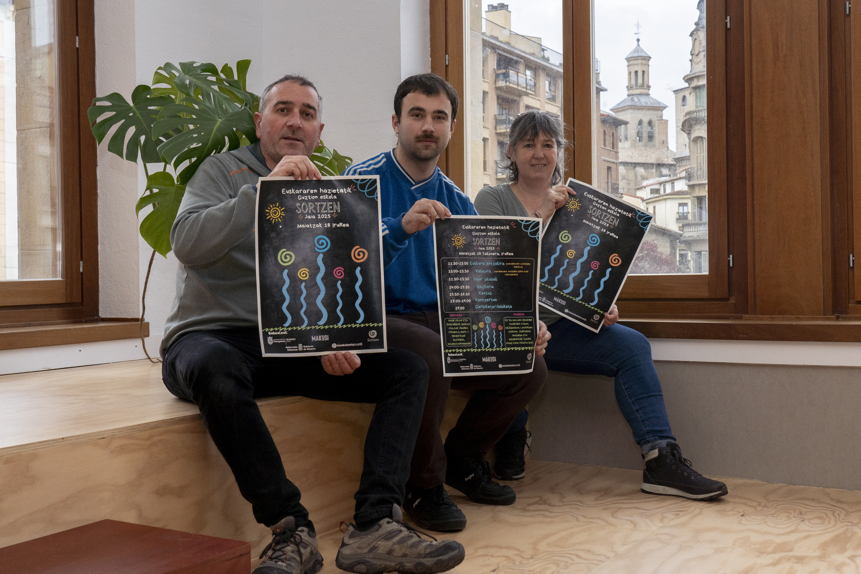 Sortzen jaia aurkeztu dute Iruñean. Ezkerretik eskuinera, Iñigo Otxoa, Martin Ziriza eta Aitziber Garmendia. IÑIGO URIZ / FOKU