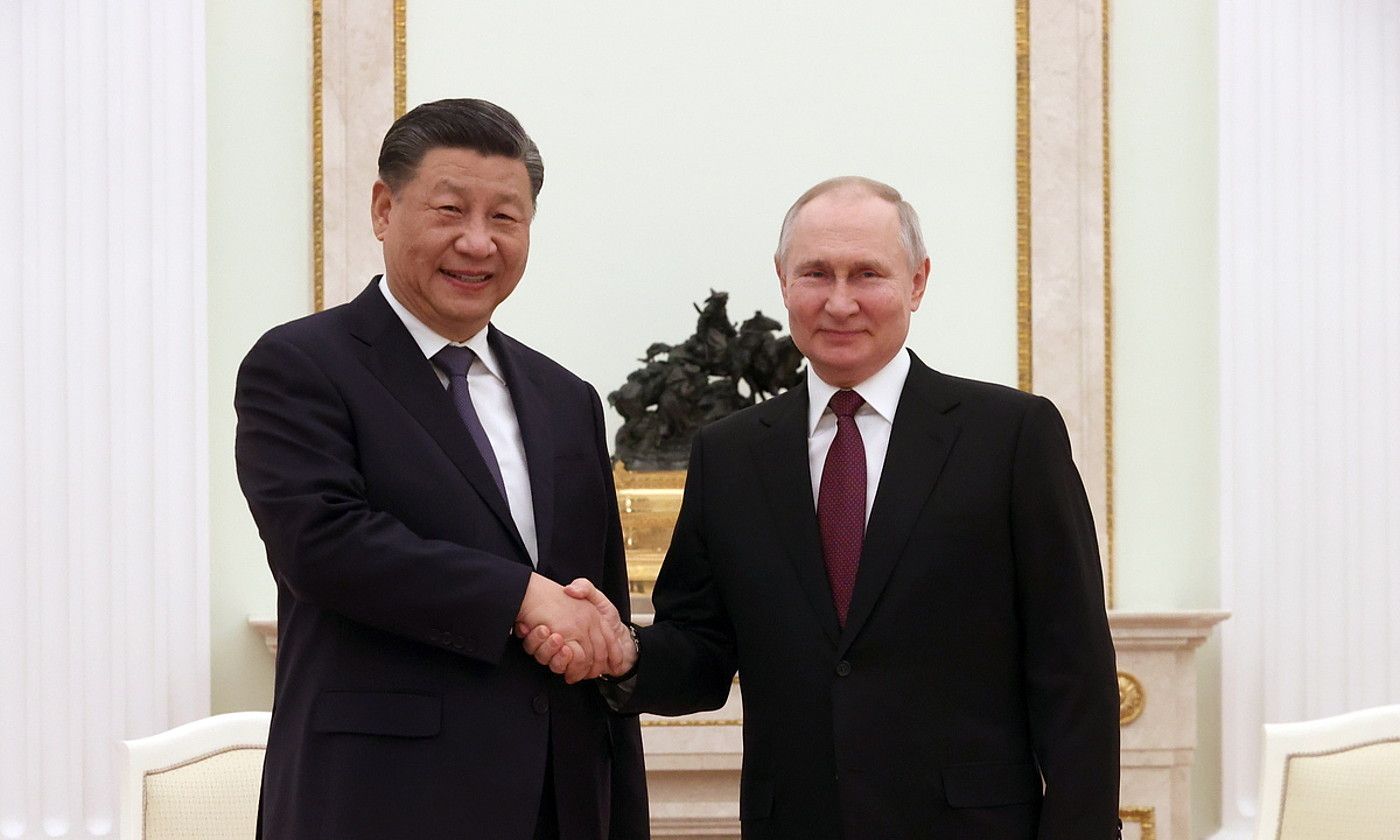 Xi Jinping Txinako presidentea eta Vladimir Putin Errusiakoa, atzo, Moskun. SERGEI KARPUHIN / EFE.