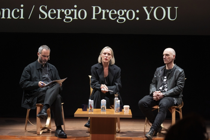 Miren Arzalluz erdian, Manuel Cirauqui eta Sergio Pregorekin batera. MONIKA DEL VALLE / FOKU Miren Arzalluz erdian, Manuel Cirauqui eta Sergio Pregorekin batera. MONIKA DEL VALLE / FOKU