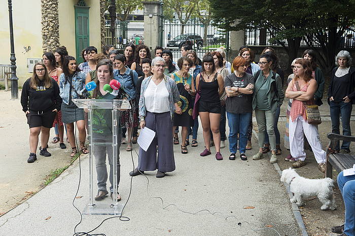 Emakume feminista, ezkertiar eta independentistak gaur Donostian egindako agerraldian. MONIKA DEL VALLE, FOKU
