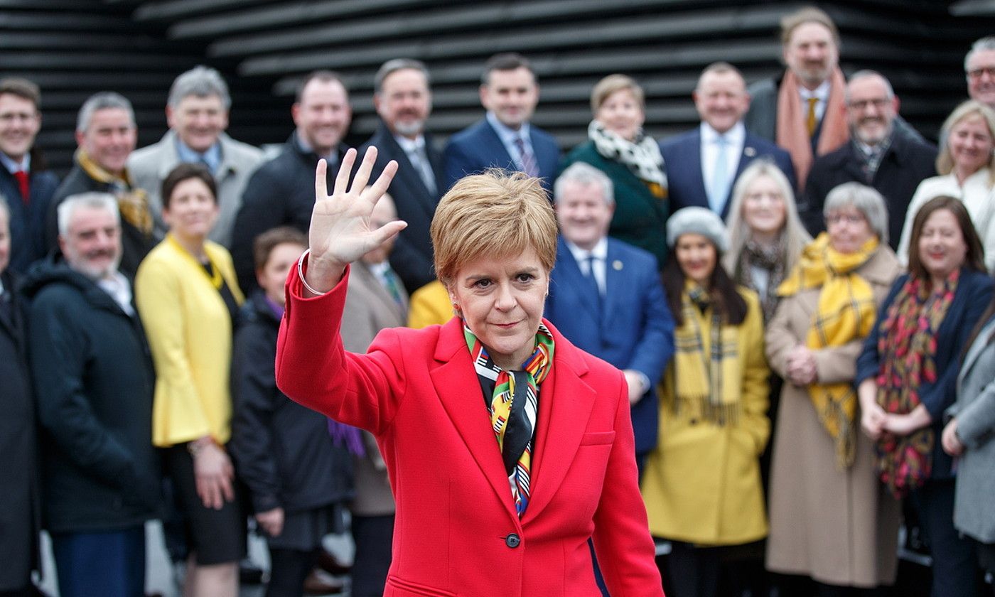 Nicola Sturgeon, 2019ko abenduan, Dundeen (Eskozia), SNPren ekitaldi batean. ROBERT PERRY / EFE. Nicola Sturgeon, 2019ko abenduan, Dundeen (Eskozia), SNPren ekitaldi batean. ROBERT PERRY / EFE.
