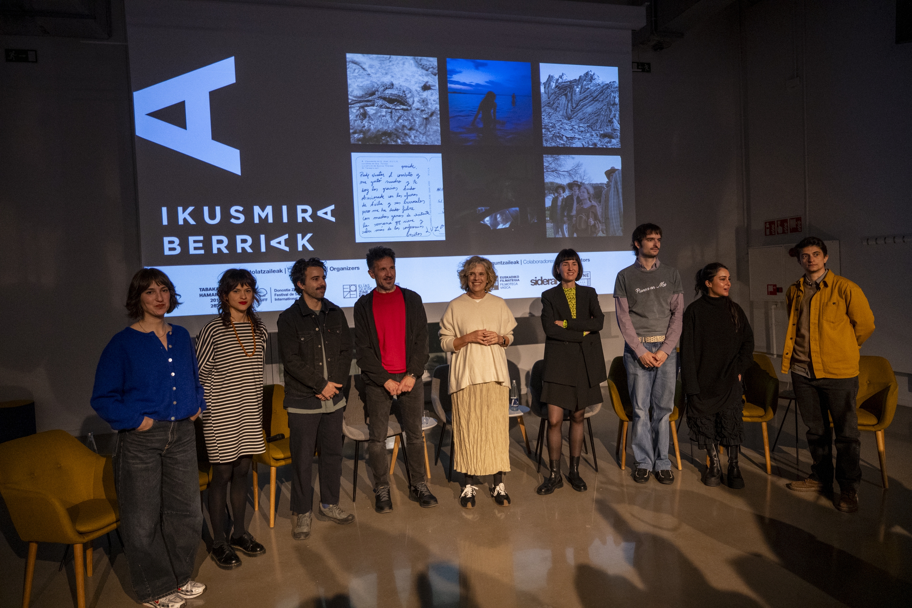 Ikusmira Berriak-en XI. edizioko zinemagile hautatuak eta programako arduradunak, gaur, Donostian. GORKA RUBIO / FOKU