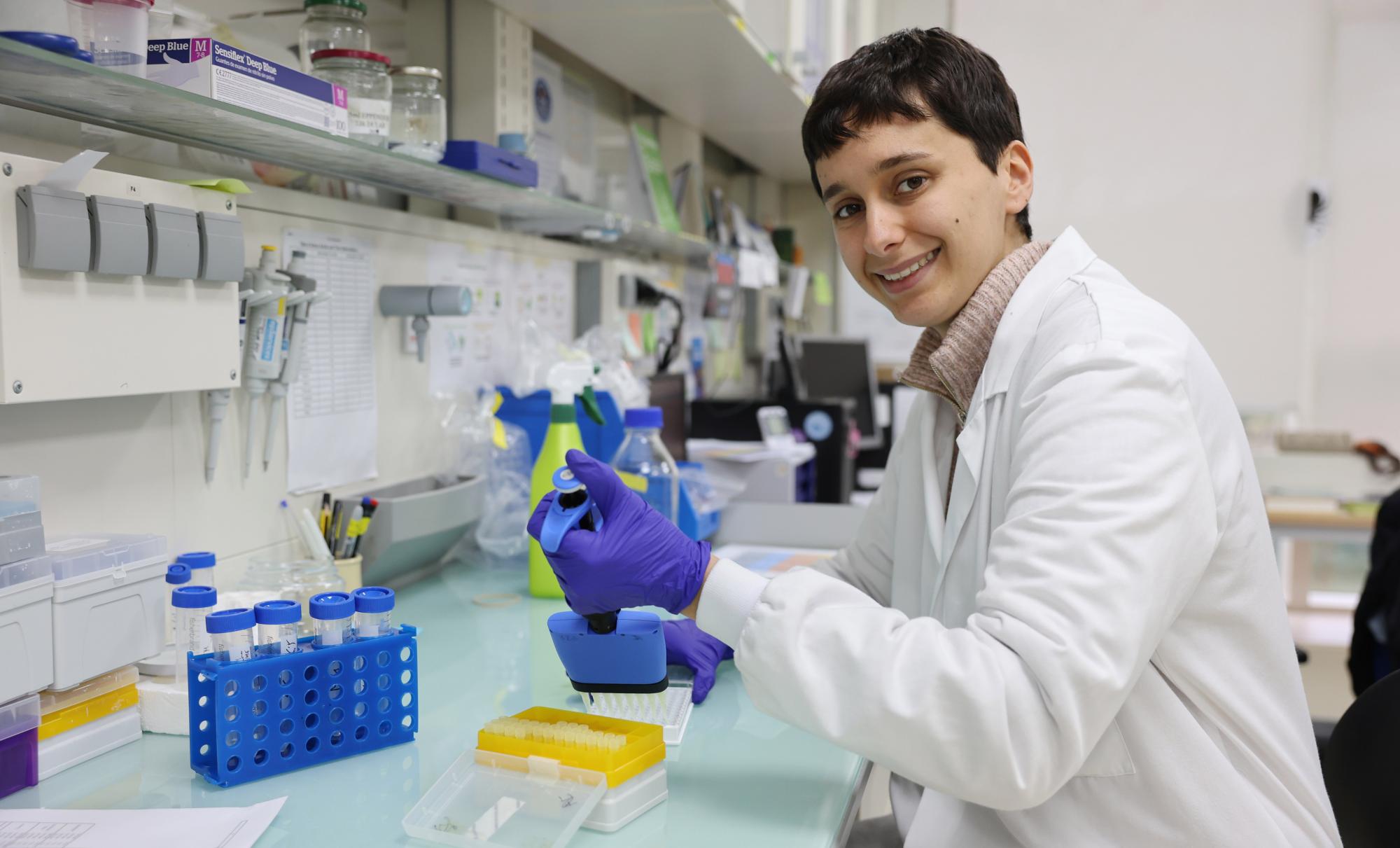 Naiara Gutiez Derioko CIC Bioguneko laborategian, atzo zortzi. OSKAR MATXIN EDESA / FOKU