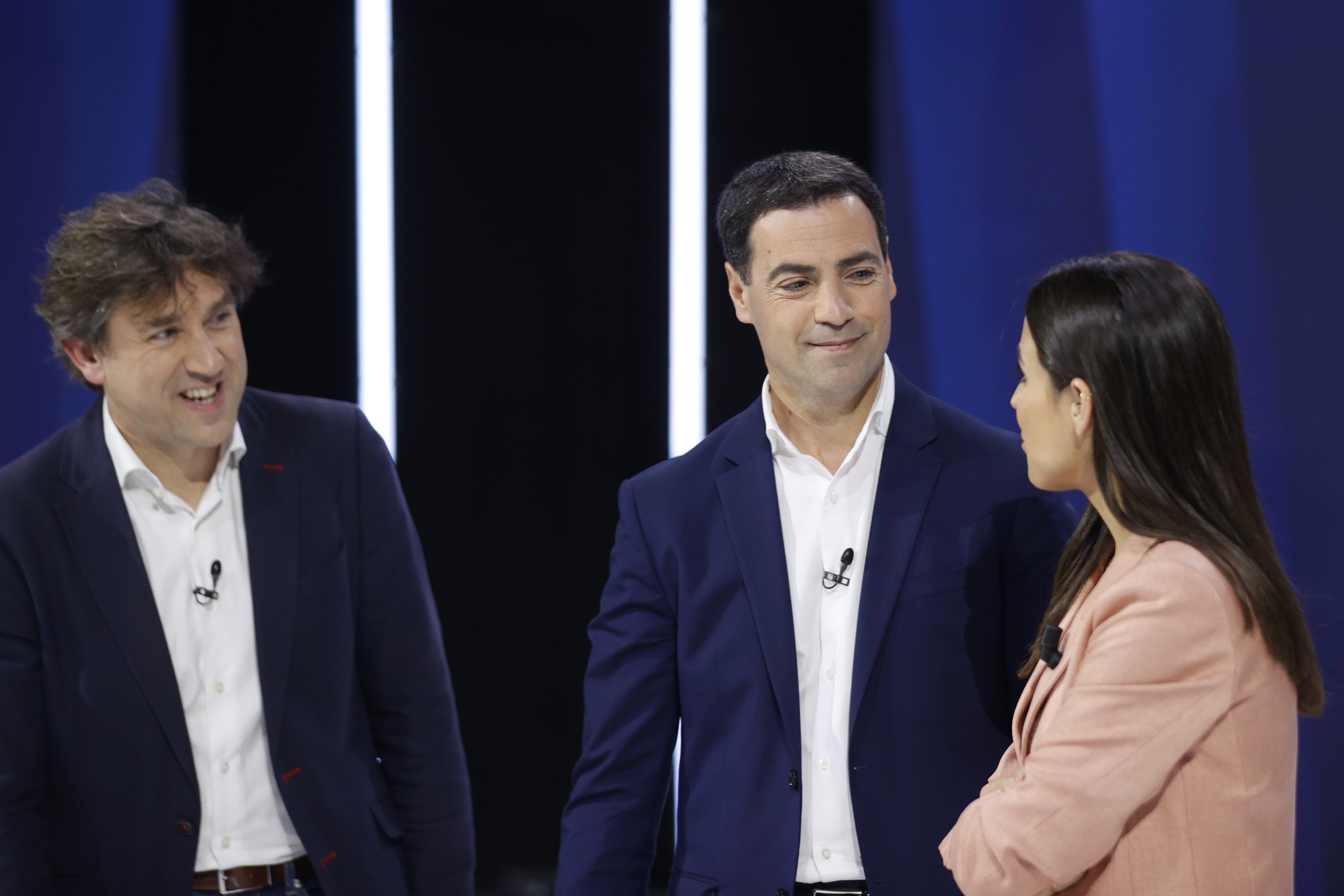 Eneko Andueza, Imanol Pradales eta Nerea Reparaz ETB1eko eztabaida saioan. LUIS TEJIDO / EFE
