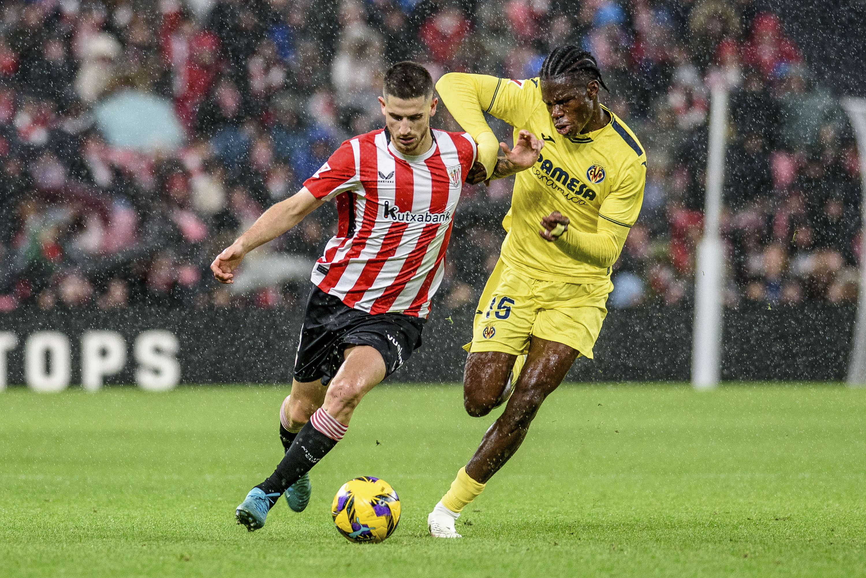 Athletic eta Vila-real lehian, lehen itzuliko partidan. JAVIER ZORRILA / EFE