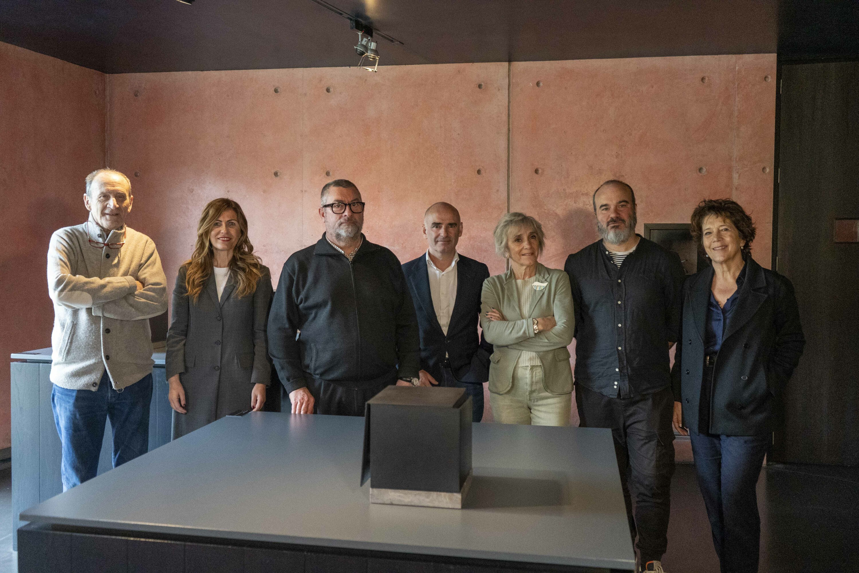 Xabier Morras, Vanesa Fernandez, Gregorio Diaz Ereño, Andoni Aldekoa, Jaione Apalategi, Oskar Alegria eta Lourdes Fernandez. OTEIZA FUNDAZIOA