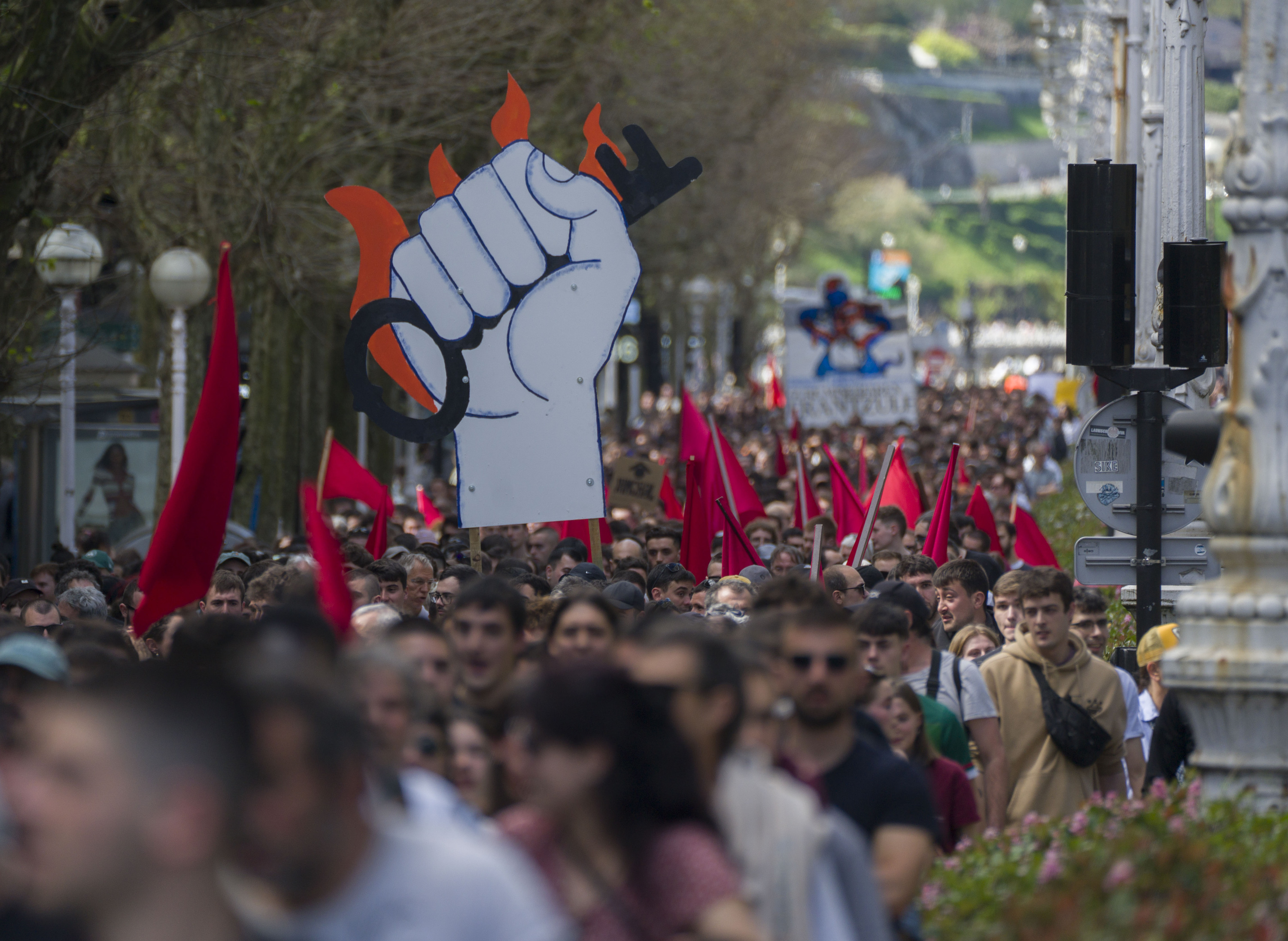 Euskal Herriko Etxebizitza Sindikatu Sozialistak deitutako manifestazioa, Donostian. JON URBE / FOKU
