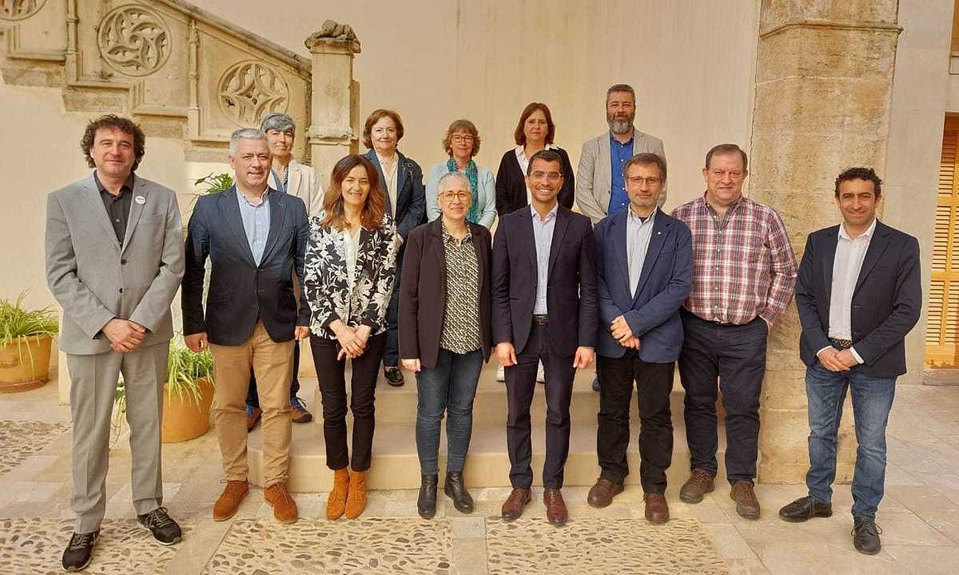 Euskal Herriko, Herrialde Katalanetako eta Galiziako gobernuen ordezkariak, Palman. NAFARROAKO GOBERNUA. Euskal Herriko, Herrialde Katalanetako eta Galiziako gobernuen ordezkariak, Palman. NAFARROAKO GOBERNUA.