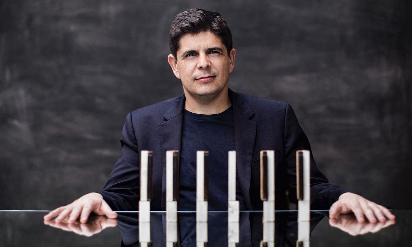 Javier Perianies pianista, artxoiboko irudi batean. IGOR STUDIO / JAVIER PERIANES.