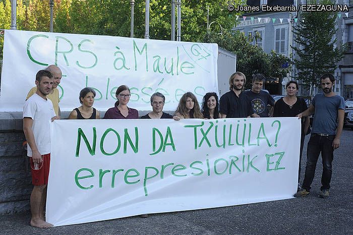 Polizia bortizkeria salatzeko protesta, Maulen (Zuberoa). JOANES ETXEBARRIA