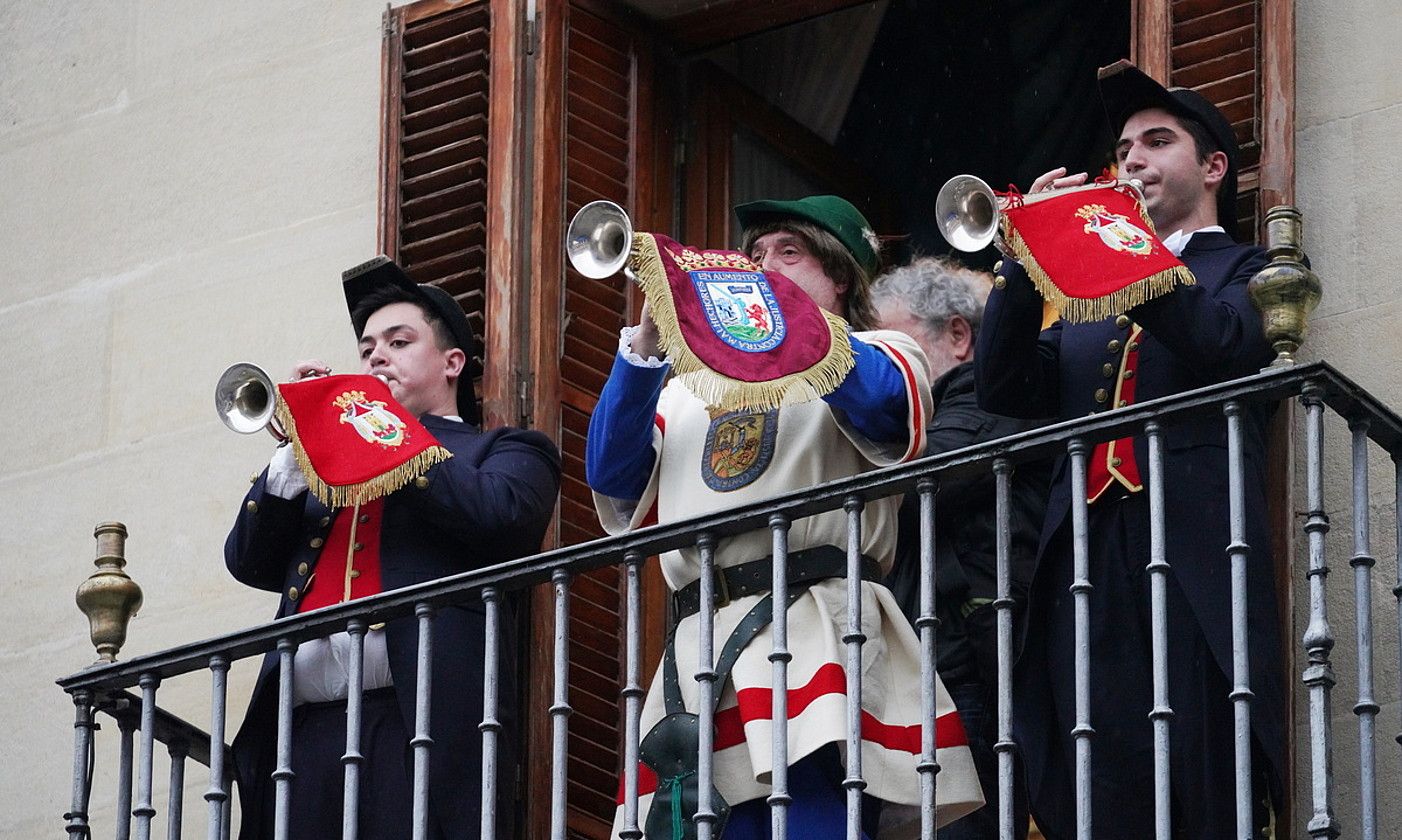 San Prudentzioko erretreta Gasteizko udaletxeko balkoian, joan den urtean. ENDIKA PORTILLO / FOKU.