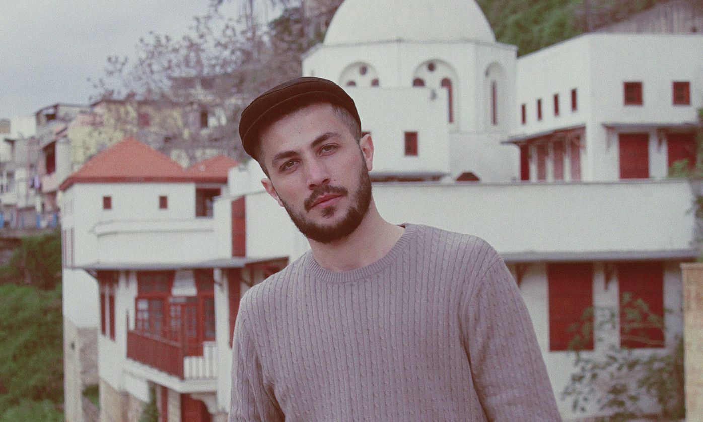 Tripolin bizi da Ziade. Han bi muturrak dira nagusi: batetik, aberatsak, eta, bestetik, ezer ere ez dutenak. J. C. V. Tripolin bizi da Ziade. Han bi muturrak dira nagusi: batetik, aberatsak, eta, bestetik, ezer ere ez dutenak. J. C. V.