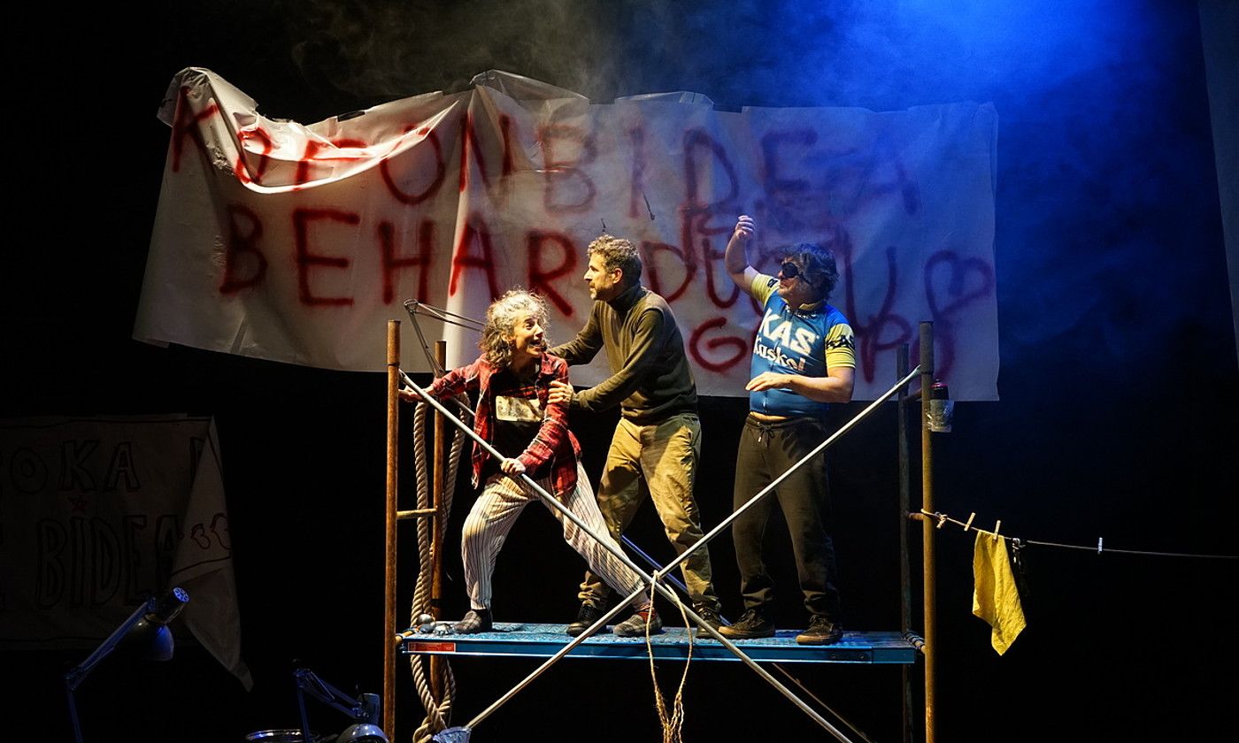 Aiora Sedano, Aitor Fernandino eta Juanjo Otero, Obsoletus obraren entsegu batean. ANODINO TEATROA.