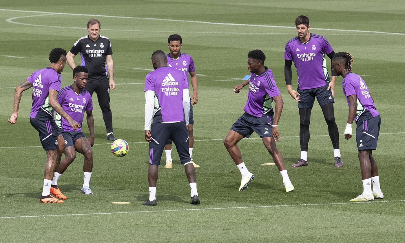 Real Madrileko jokalariak duela egun batzuk egindako entrenamendu batean. J.P. GANDUL / EFE.