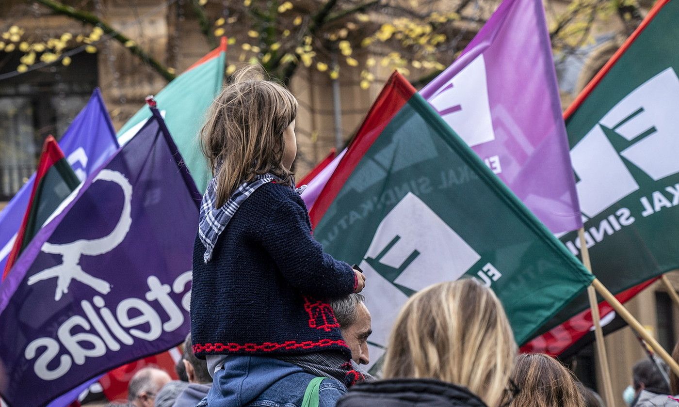 Sindikatuek iazko azaroan egindako protesta, Bilbon. MARISOL RAMIREZ / FOKU. Sindikatuek iazko azaroan egindako protesta, Bilbon. MARISOL RAMIREZ / FOKU.