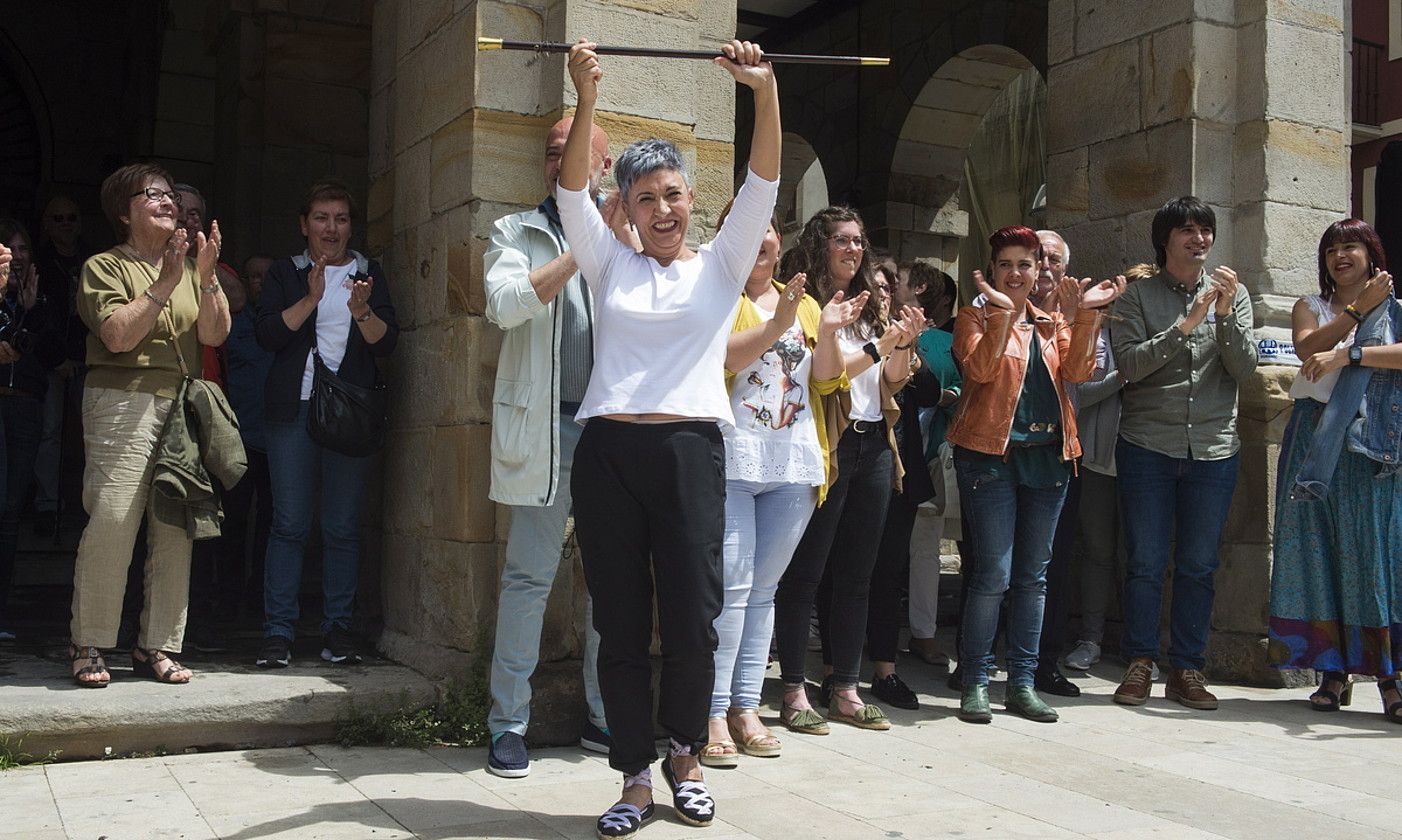 Ima Garrastatxu Durangoko alkatea berriro aurkeztu da EH Bilduren zerrendaburu gisa. Irudian, 2019ko ekainean, aginte makila hartu berritan. MONIKA DEL VALLE / FOKU. Ima Garrastatxu Durangoko alkatea berriro aurkeztu da EH Bilduren zerrendaburu gisa. Irudian, 2019ko ekainean, aginte makila hartu berritan. MONIKA DEL VALLE / FOKU.