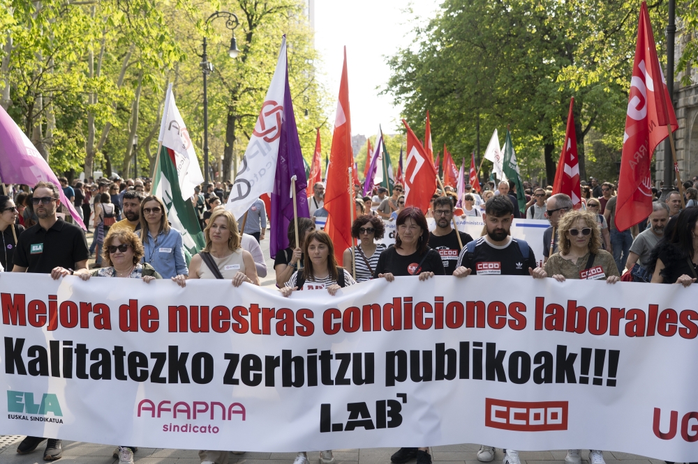 Nafarroako langile publikoen manifestazioa, Sarasate pasealekuan, arratsaldean. JAGOBA MANTEROLA / FOKU Nafarroako langile publikoen manifestazioa, Sarasate pasealekuan, arratsaldean. JAGOBA MANTEROLA / FOKU