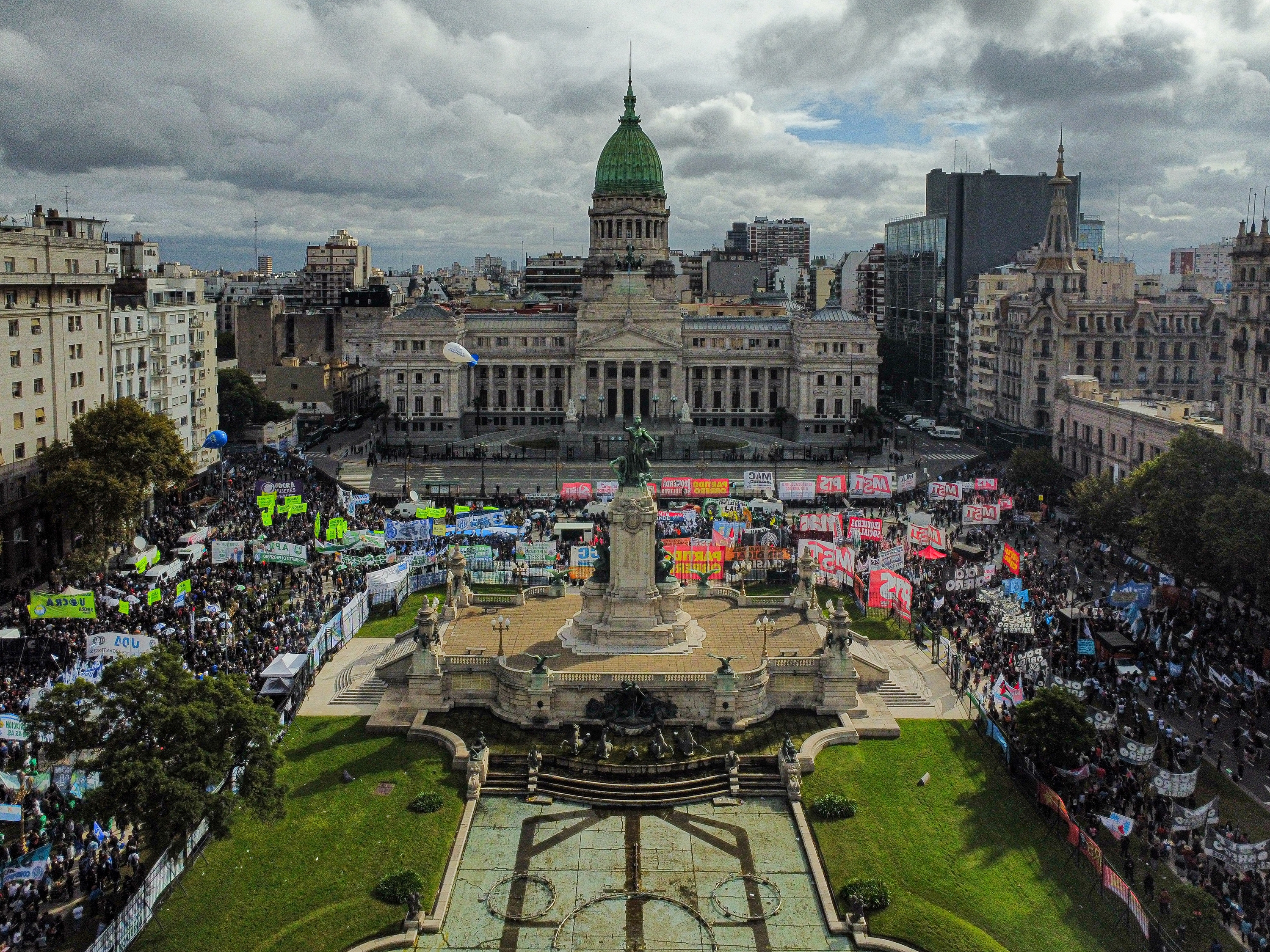 Jubilatuen atzoko manifestazioa, Argentinako Kongresuaren aurrean. STR / EFE