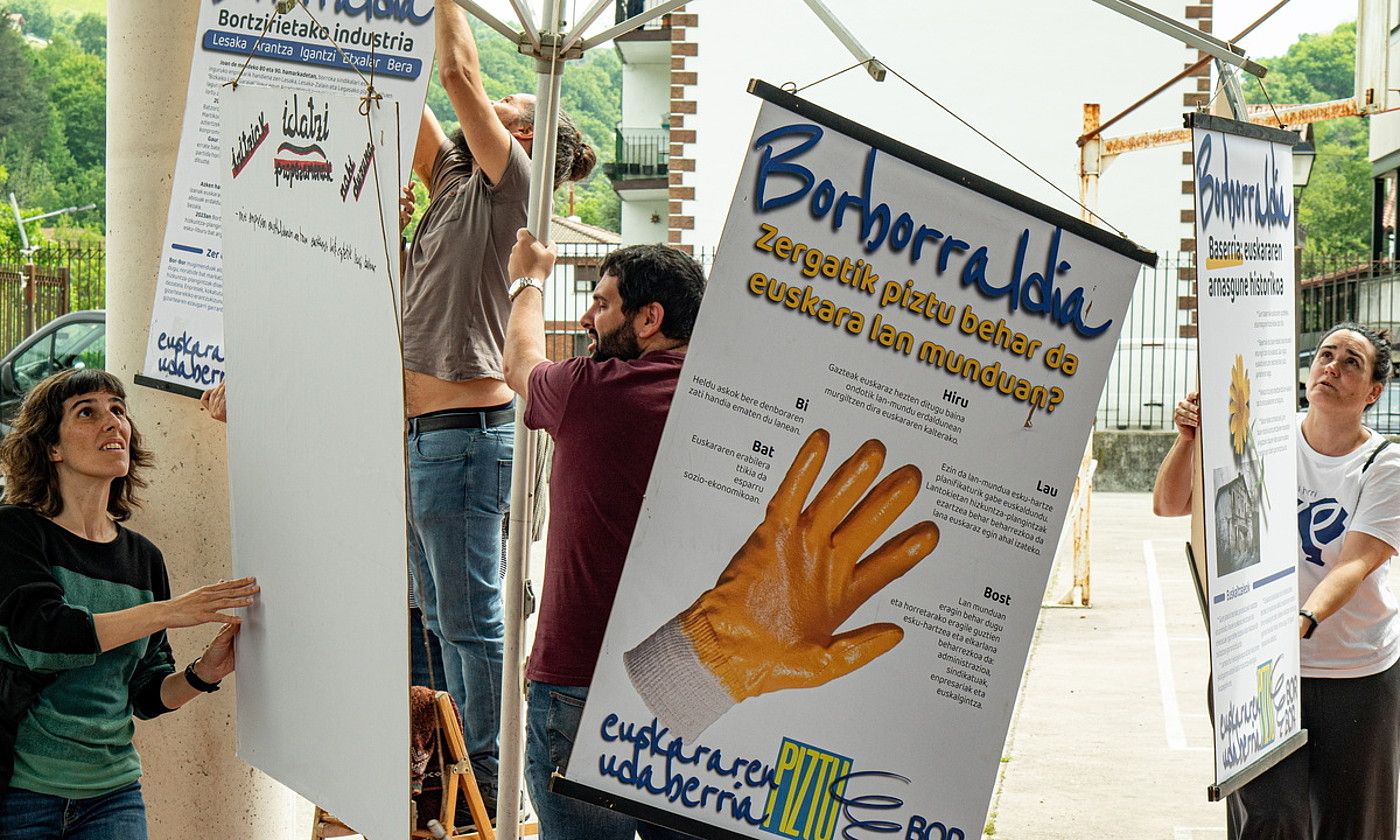 Bidasoko Euskara eta Kultura Azokarekin amaitu zen, atzo, Borborraldia. IÑIGO URIZ / FOKU. Bidasoko Euskara eta Kultura Azokarekin amaitu zen, atzo, Borborraldia. IÑIGO URIZ / FOKU.