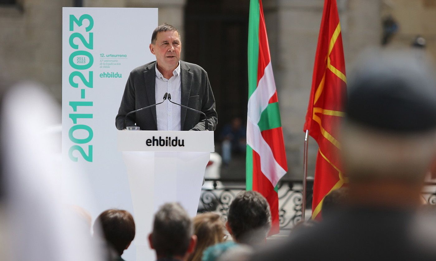 Arnaldo Otegi, atzo, Bilbon egindako ekitaldi politikoan. OSKAR MATXIN EDESA / FOKU. Arnaldo Otegi, atzo, Bilbon egindako ekitaldi politikoan. OSKAR MATXIN EDESA / FOKU.