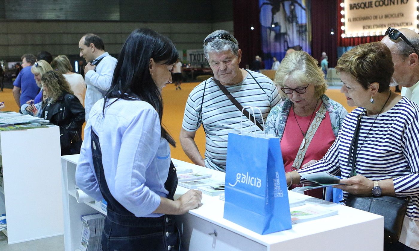 Expovacaciones azokako erakusmahaietako bat. OSKAR MATXIN EDESA / FOKU.