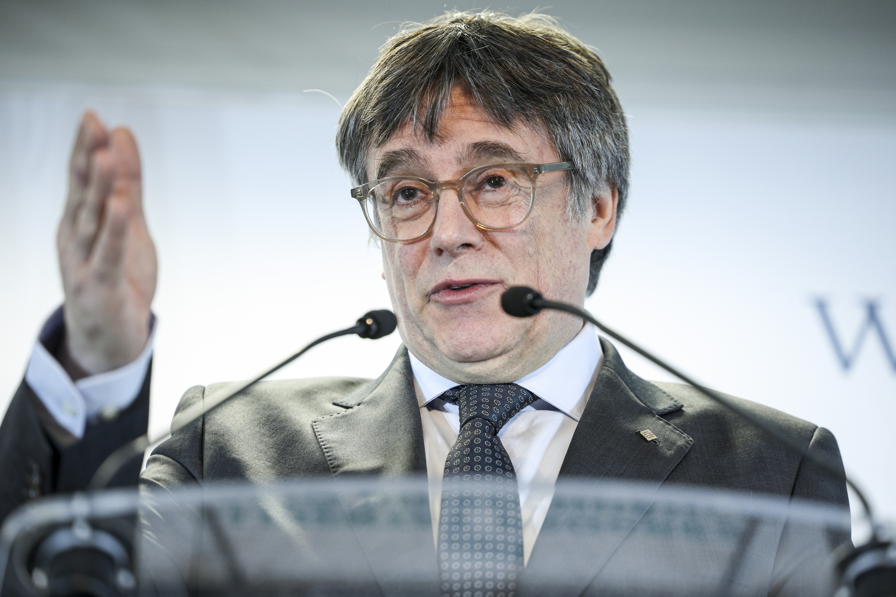 Carles Puigdemont Kataluniako Generalitateko presidente ohia, prentsaurreko batean, urtarrilean. PABLO GARRIGOS / EFE