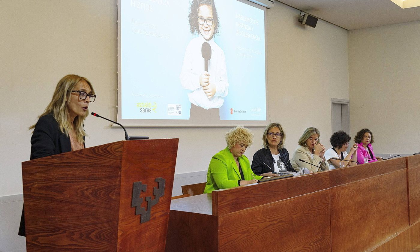 Maite Peña (EAJ), Bea Ilardia (EH Bildu), Teresa Laespada (PSE), Ana Viñals (EP) eta Cristina Martinez (PP). A. LOIOLA / FOKU.