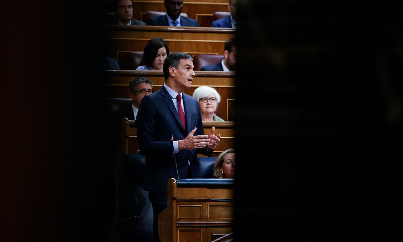 Pedro Sanchez Espainiako Gobernuko presidentea, atzoko saioan. J. LIZON / EFE.