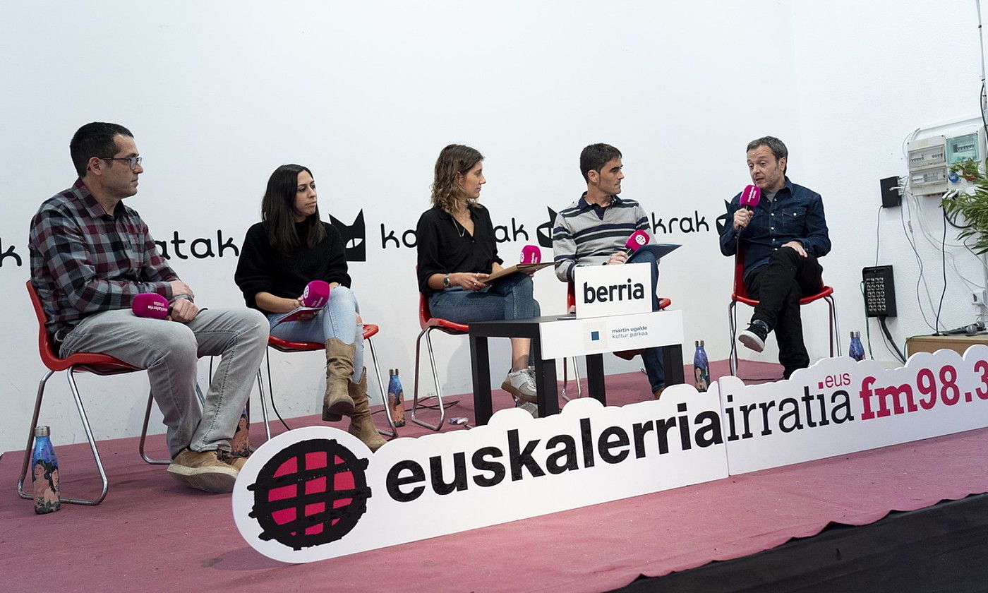 Joxerra Senar, Amaia Alvarez, Uxue Rey, Ibai Fernandez eta Juan Kruz Lakasta, atzo, Katakraken. IÑIGO URIZ / FOKU.