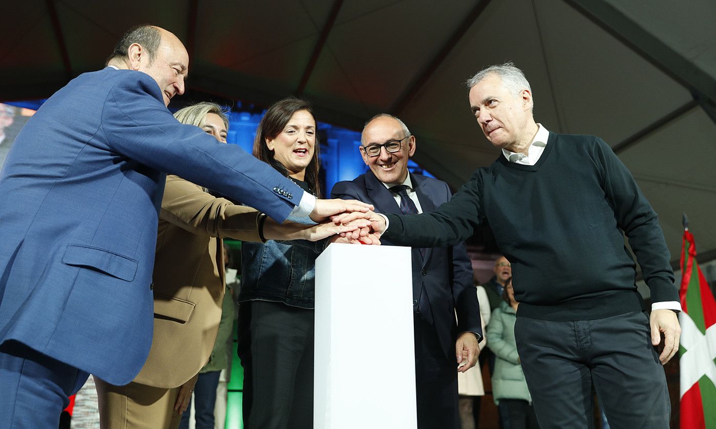 EAJk Gasteizen abiatu zuen kanpaina, Bilborekin eta Donostiarekin bat eginda aldi berean. DAVID AGUILAR / EFE. EAJk Gasteizen abiatu zuen kanpaina, Bilborekin eta Donostiarekin bat eginda aldi berean. DAVID AGUILAR / EFE.
