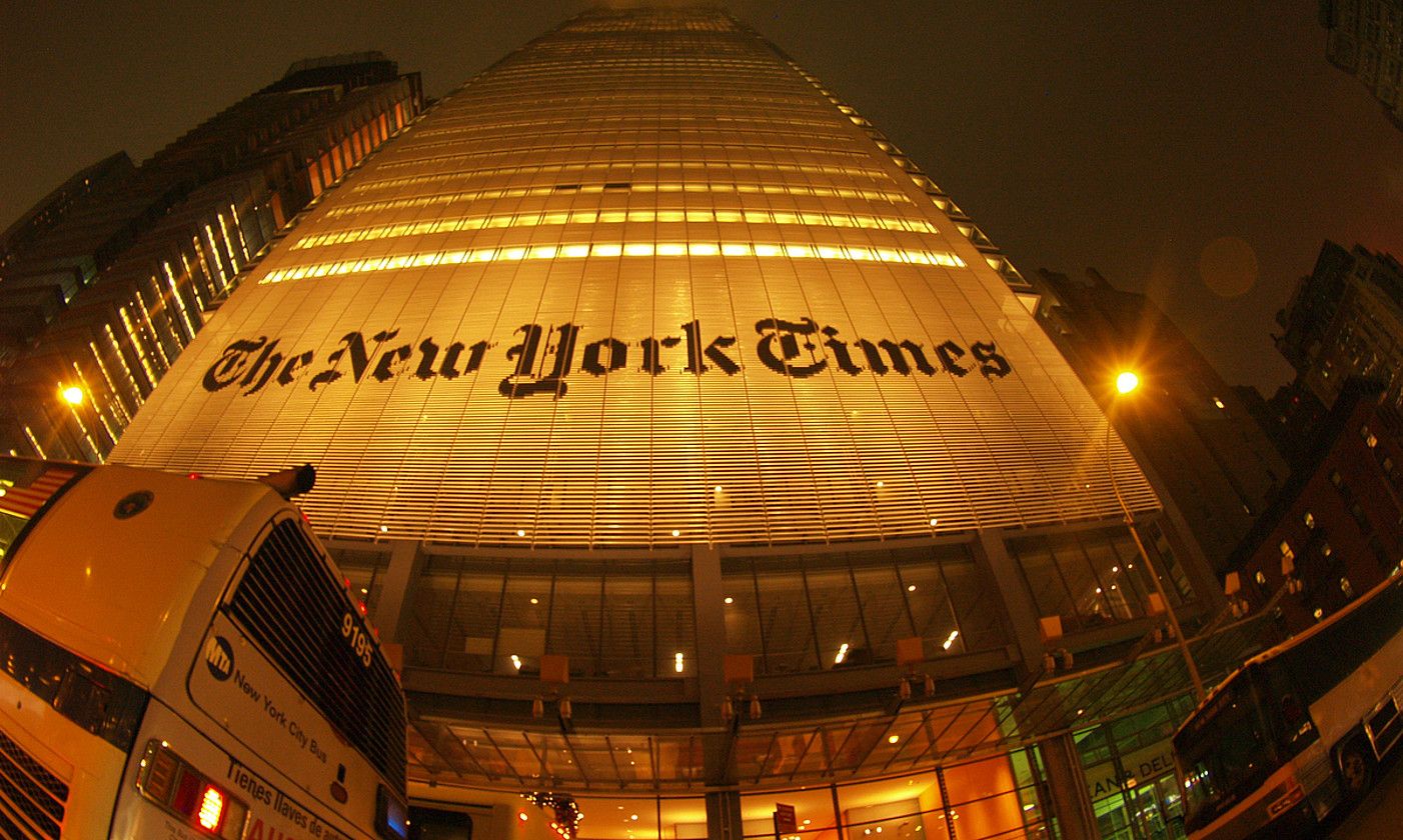 The New York Times egunkariaren eraikina, hiriko Zortzigarren Etorbideko 620. zenbakian. ALEX TORRENEGRA / EFE.