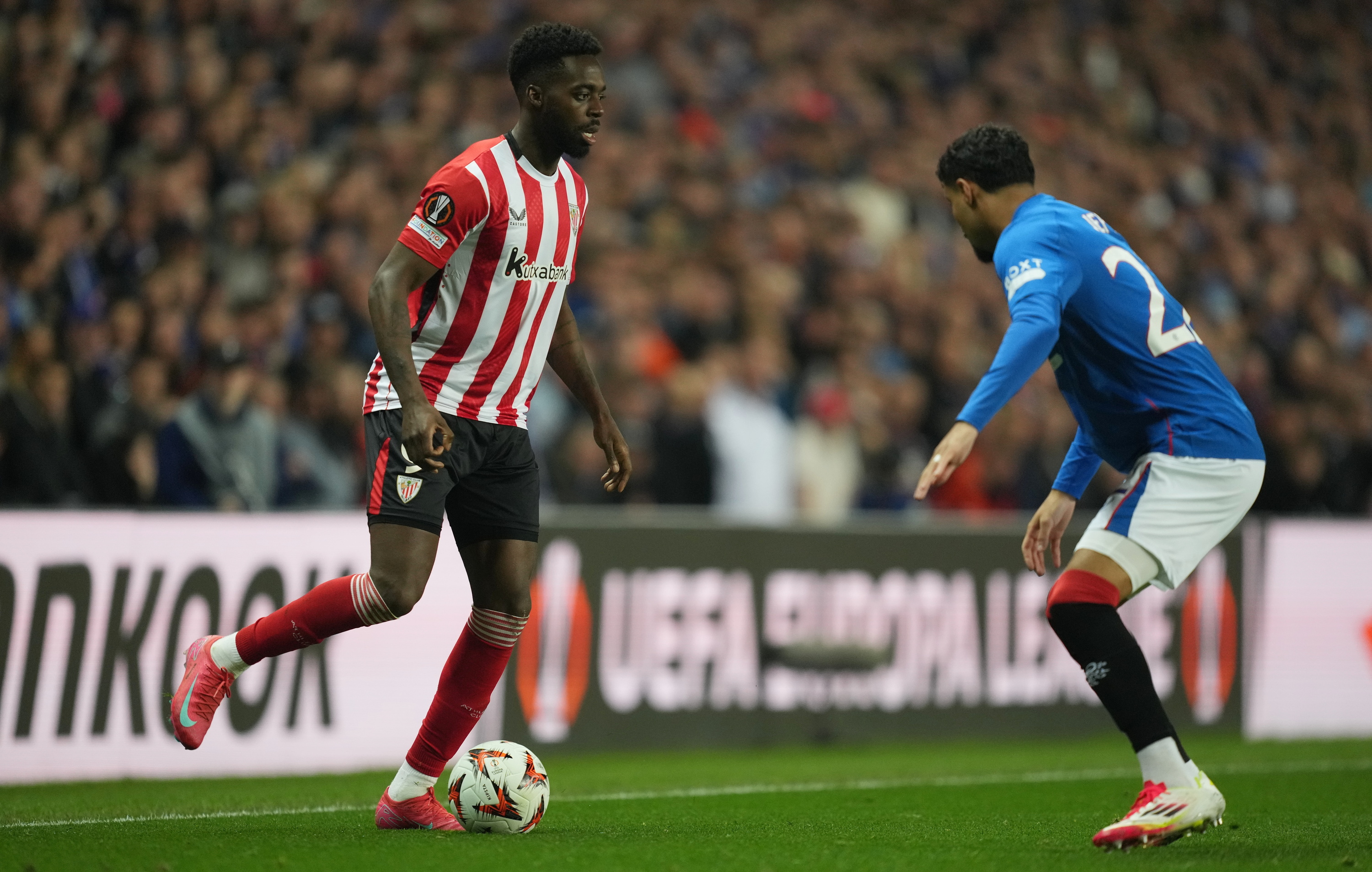 Iñaki Williams Jefte atzean utzi nahirik. MARK RUNNACLES / EFE