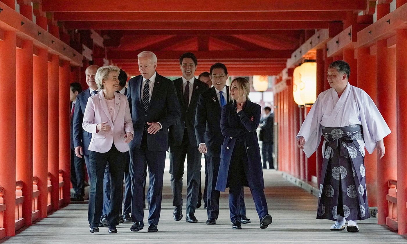 Scholz, Von der Leyen, Biden, Trudeau, Kishisa eta Meloni, atzo, Hiroshiman (Japonia), ekitaldi batean. EFE. Scholz, Von der Leyen, Biden, Trudeau, Kishisa eta Meloni, atzo, Hiroshiman (Japonia), ekitaldi batean. EFE.