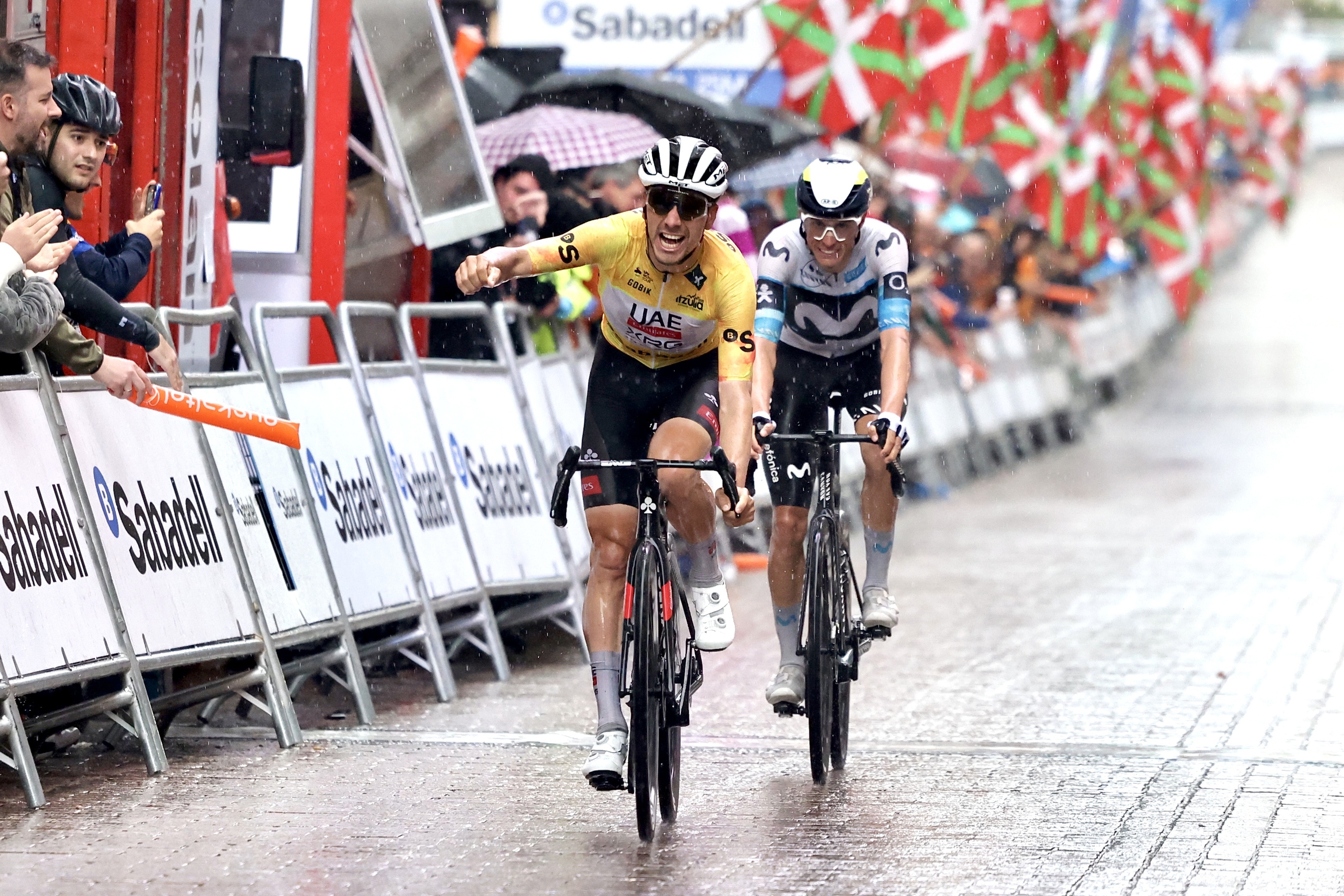 Joao Almeidak irabazi ditu azken etapa eta Itzulia. JAVI COLMENERO / EFE
