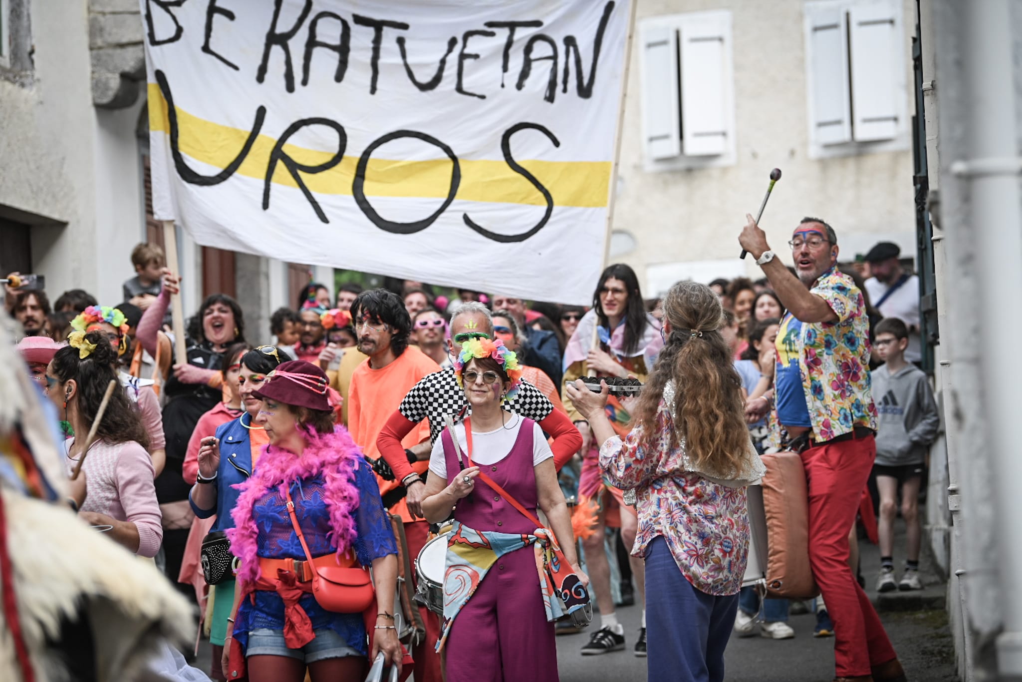 'Bekat'uros' festibala kari antolatu duten harrotasunen karrika itzulia, gaur, Atharratzen. PATXI BELTZAIZ