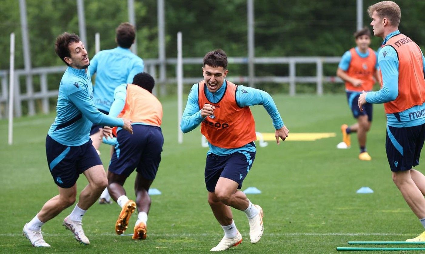 Realeko jokalariak atzoko entrenamenduan. REALA. Realeko jokalariak atzoko entrenamenduan. REALA.