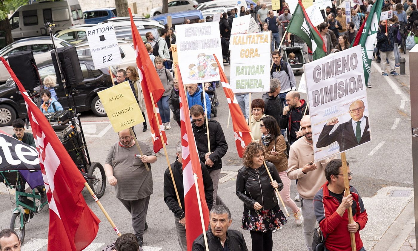 Manifestazioa. Steilasek, LABek, ELAk eta CCOOk protesta egin zuten atzo Iruñean. IÑIGO URIZ / FOKU.