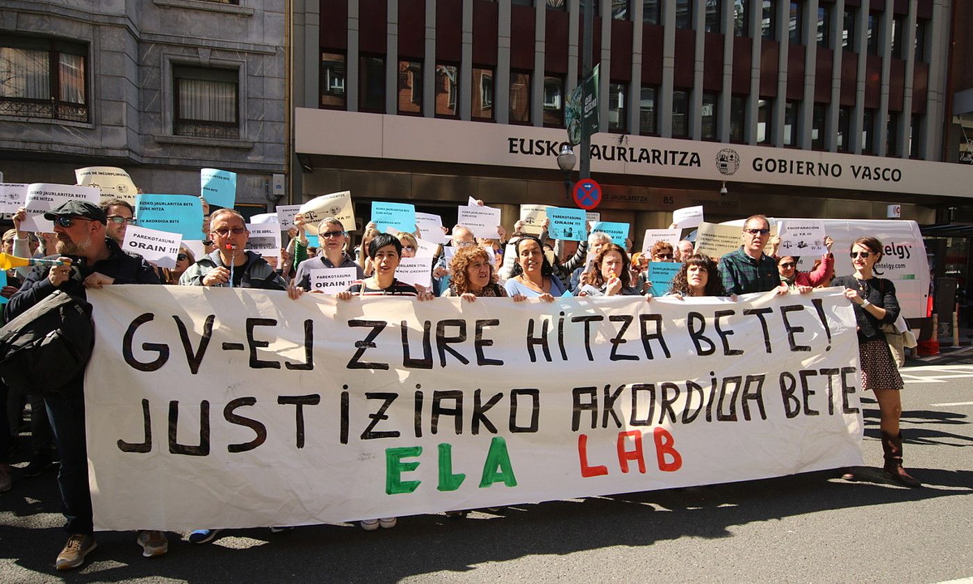 Administrazio arloko langileen mobilizazio bat, Bilbon. OSKAR MATXIN EDESA / FOKU. Administrazio arloko langileen mobilizazio bat, Bilbon. OSKAR MATXIN EDESA / FOKU.