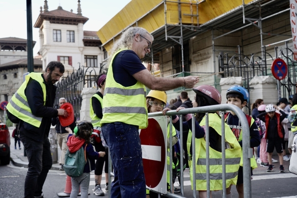 Bilboko Atxuri auzoko eskola publikoko umeen protesta, apirilaren 11n. MARISOL RAMIREZ / FOKU