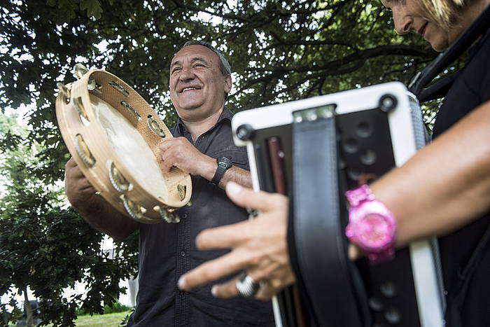 Xabier Berasaluze "Leturia" pandero jolea, artxiboko irudi batean. JON URBE, FOKU