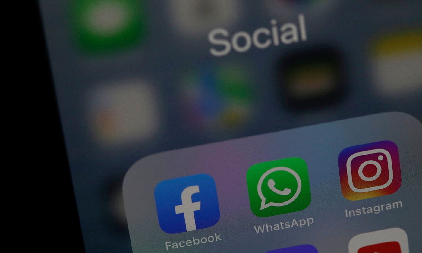 Euskal Herriko gazteek gehiago erabiltzen dute Instagram Whatsapp baino. ANDREJ CUKIC / EFE. Euskal Herriko gazteek gehiago erabiltzen dute Instagram Whatsapp baino. ANDREJ CUKIC / EFE.